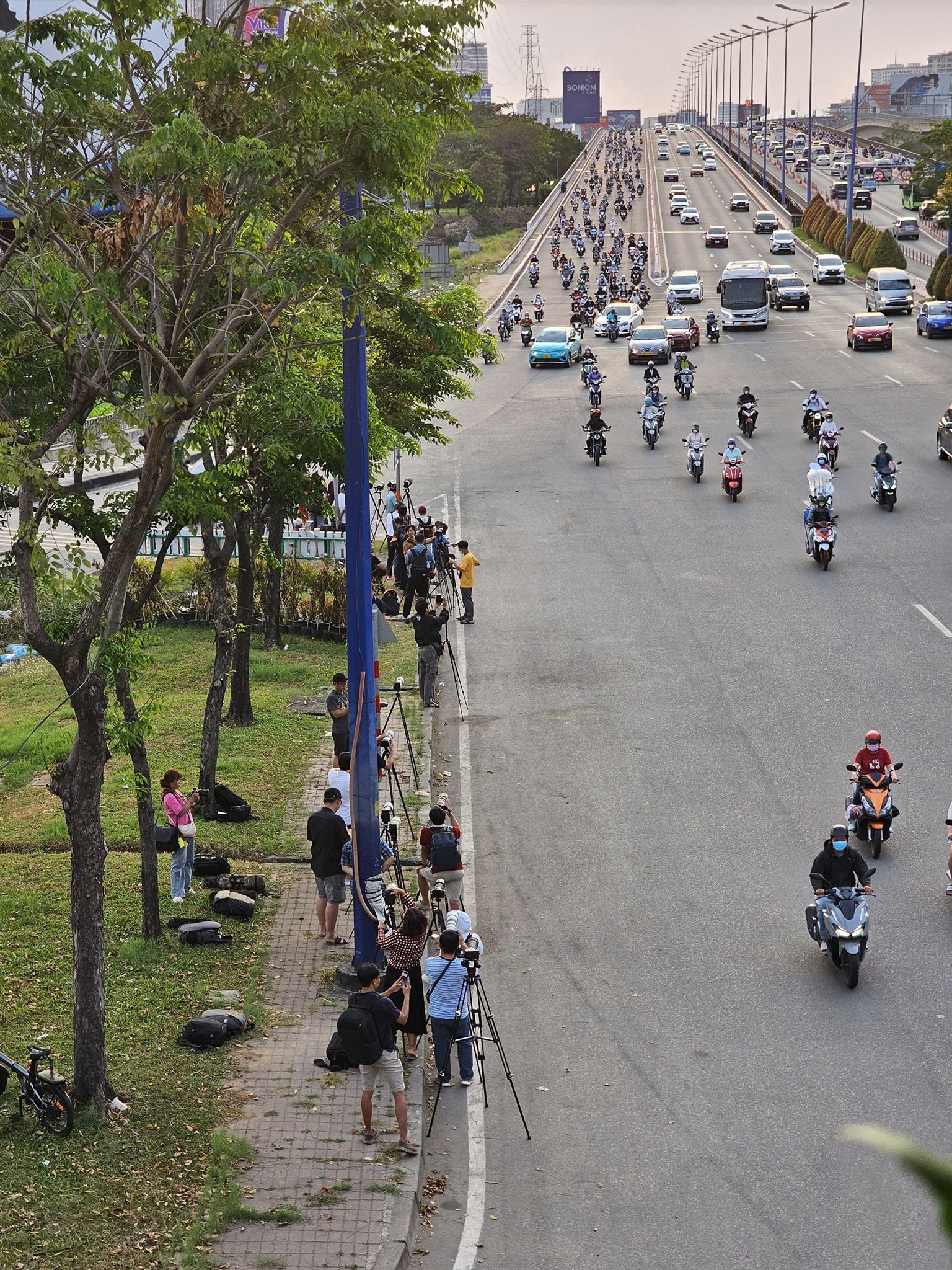 the hordes of motorcyclists