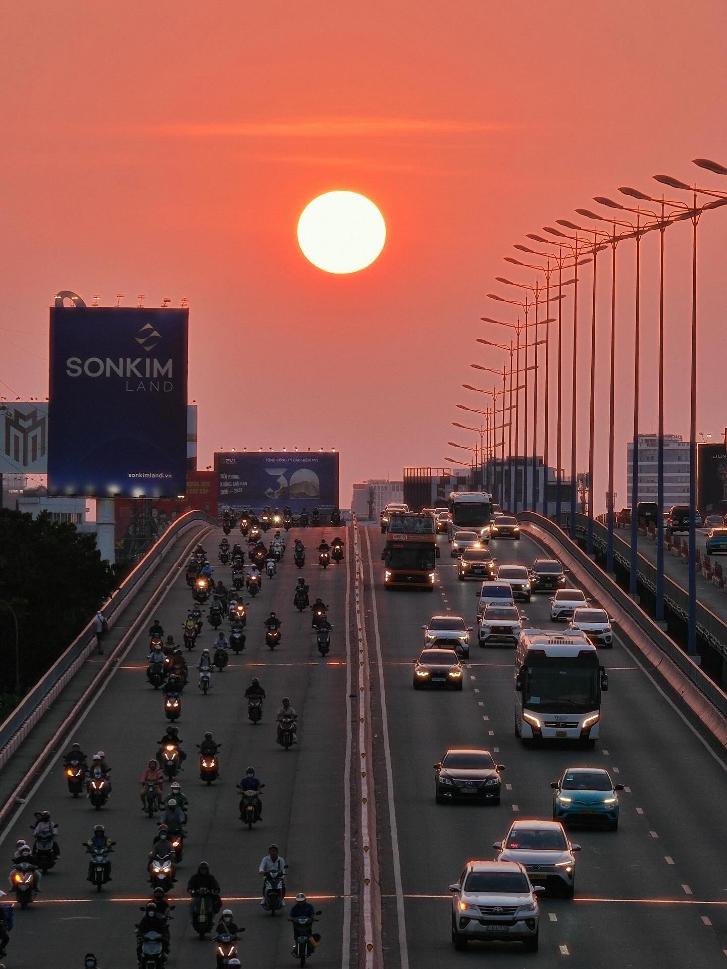 the hordes of motorcyclists